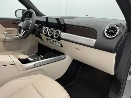 Photo 30 Mercedes GLB  200 d 8G-DCT