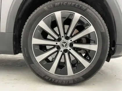 Photo 17 Mercedes GLB  200 d 8G-DCT