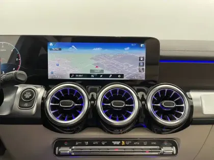 Photo 20 Mercedes GLB  200 d 8G-DCT