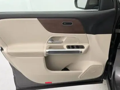 Photo 28 Mercedes GLB  200 d 8G-DCT