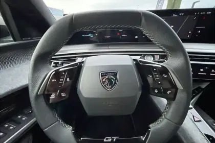 Photo 17 Peugeot 3008  Electrique 325 ch 4x4 73 kWh