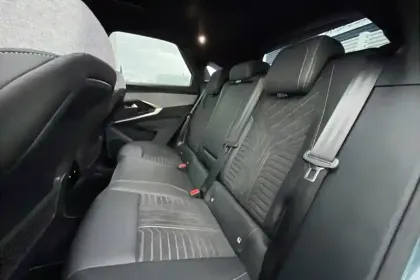 Photo 14 Peugeot 3008  Electrique 325 ch 4x4 73 kWh