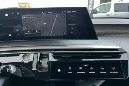 Photo 18 Peugeot 3008  Electrique 325 ch 4x4 73 kWh