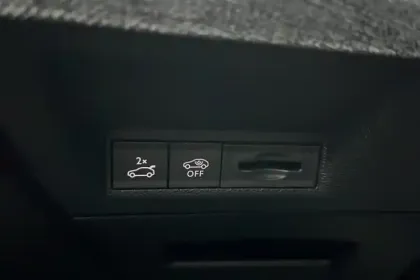 Photo 24 Peugeot 3008  Electrique 325 ch 4x4 73 kWh