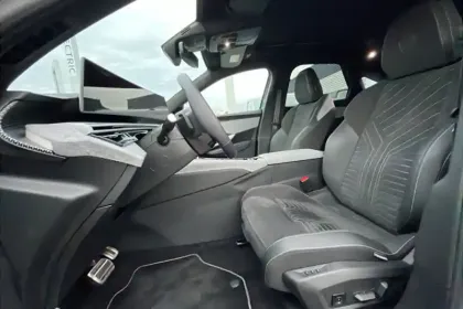 Photo 13 Peugeot 3008  Electrique 325 ch 4x4 73 kWh