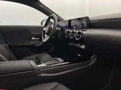 Photo 24 Mercedes Classe A  250 e 8G-DCT