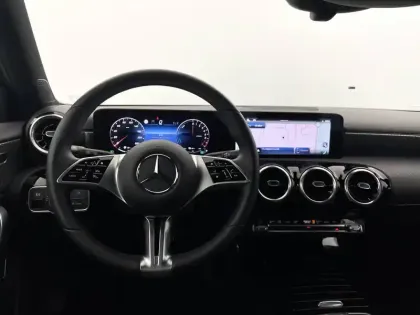 Photo 21 Mercedes Classe A  250 e 8G-DCT