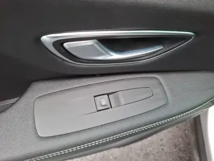 Photo 23 Renault Scenic  TCe 140 FAP EDC - 21