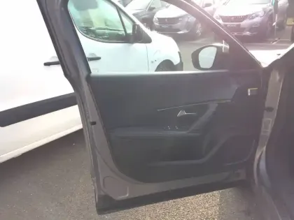 Photo 14 Peugeot 2008  BlueHDi 130 S&S EAT8