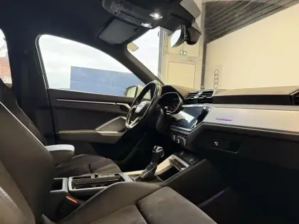 Photo 33 Audi Q3  35 TDI 150 ch S tronic 7