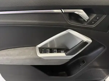 Photo 30 Audi Q3  35 TDI 150 ch S tronic 7