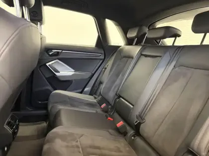 Photo 18 Audi Q3  35 TDI 150 ch S tronic 7