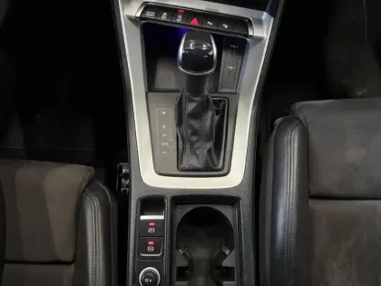 Photo 35 Audi Q3  35 TDI 150 ch S tronic 7