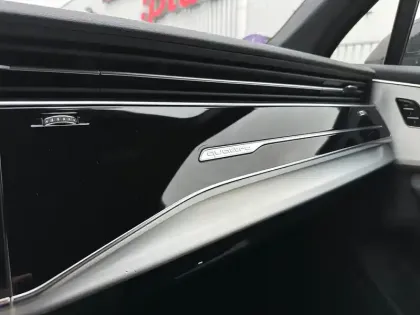 Photo 46 Audi Q7  60 TFSI e 462 Tiptronic 8 Quattro