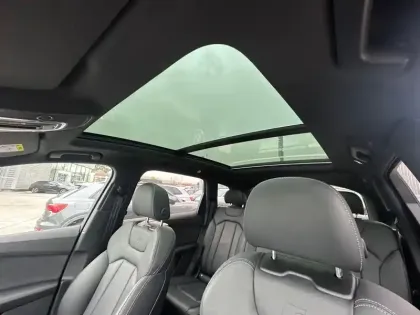 Photo 26 Audi Q7  60 TFSI e 462 Tiptronic 8 Quattro