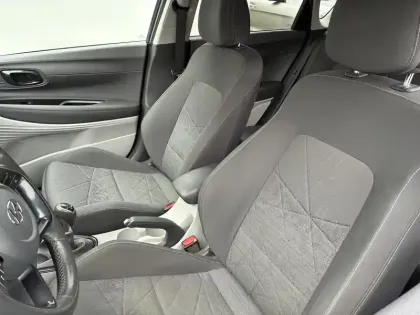 Photo 16 Hyundai Bayon  1.0 T-GDi 100 Hybrid 48V