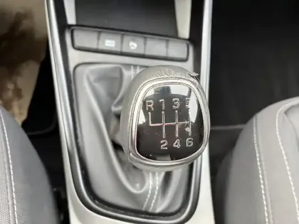 Photo 15 Hyundai Bayon  1.0 T-GDi 100 Hybrid 48V