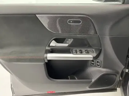 Photo 65 Mercedes GLA  250 e Hybrid EQ 8G-DCT