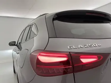 Photo 99 Mercedes GLA  250 e Hybrid EQ 8G-DCT