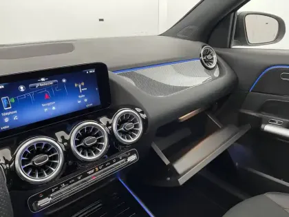 Photo 69 Mercedes GLA  250 e Hybrid EQ 8G-DCT