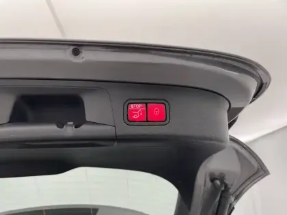 Photo 100 Mercedes GLA  250 e Hybrid EQ 8G-DCT