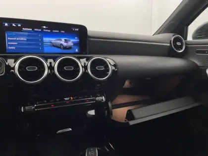 Photo 27 Mercedes Classe A  250 e 8G-DCT