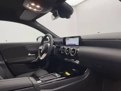 Photo 24 Mercedes Classe A  250 e 8G-DCT