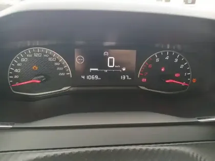 Photo 37 Peugeot 208  PURETECH 75 S&S BVM5