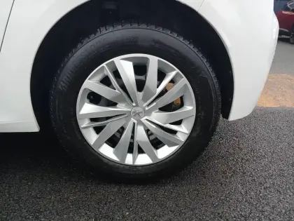 Photo 136 Peugeot 208  PURETECH 75 S&S BVM5