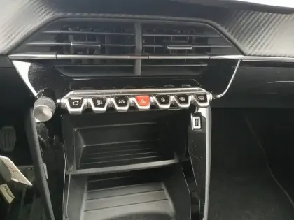 Photo 42 Peugeot 208  PURETECH 75 S&S BVM5