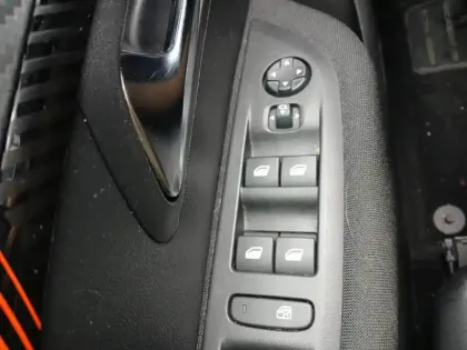 Photo 43 Peugeot 208  PURETECH 75 S&S BVM5