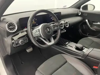 Photo 29 Mercedes Classe A  200 7G-DCT