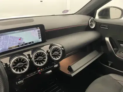 Photo 32 Mercedes Classe A  200 7G-DCT