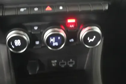 Photo 36 Renault Captur  mild hybrid 140