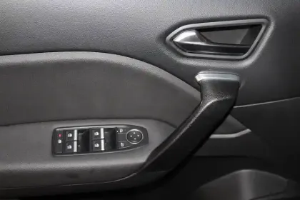 Photo 24 Renault Captur  mild hybrid 140