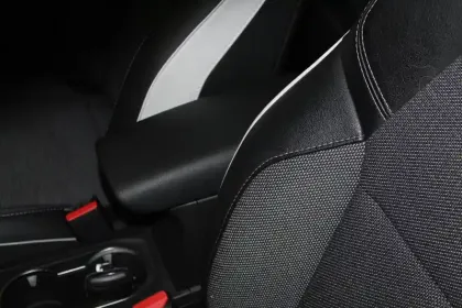 Photo 43 Renault Captur  mild hybrid 140