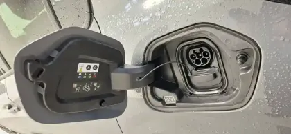 Photo 12 Peugeot 208  Electrique 54 kWh 156ch