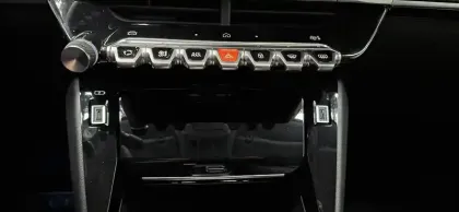 Photo 23 Peugeot 208  Electrique 54 kWh 156ch