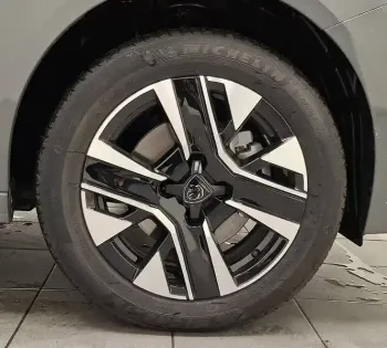 Photo 9 Peugeot 208  Electrique 54 kWh 156ch