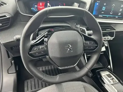 Photo 8 Peugeot 2008  PureTech 130 S&S EAT8