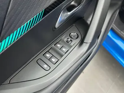 Photo 17 Peugeot 2008  PureTech 130 S&S EAT8