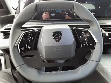 Photo 8 Peugeot 5008  Hybrid 145 e-DCS6