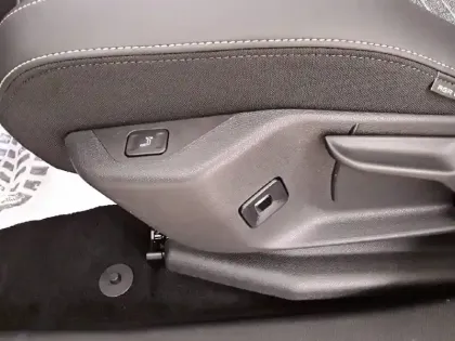 Photo 26 Peugeot 5008  Hybrid 145 e-DCS6