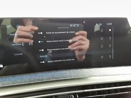 Photo 24 Peugeot 5008  Hybrid 145 e-DCS6