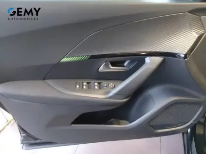 Photo 11 Peugeot 2008  Electrique 50 kWh 136 ch