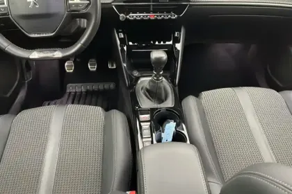 Photo 9 Peugeot 2008  PureTech 130 S&S BVM6