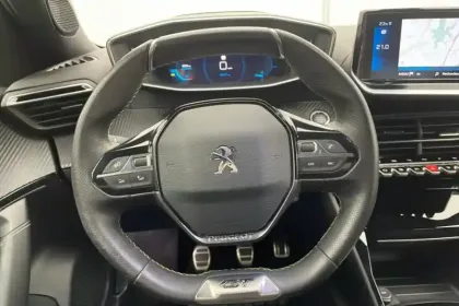 Photo 10 Peugeot 2008  PureTech 130 S&S BVM6