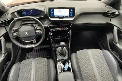 Photo 8 Peugeot 2008  PureTech 130 S&S BVM6