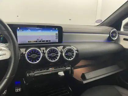 Photo 27 Mercedes CLA  Coupé 250 e 8G-DCT