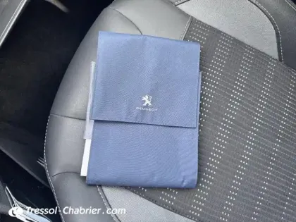 Photo 15 Peugeot 2008  BlueHDi 120ch S&S EAT6 Allure